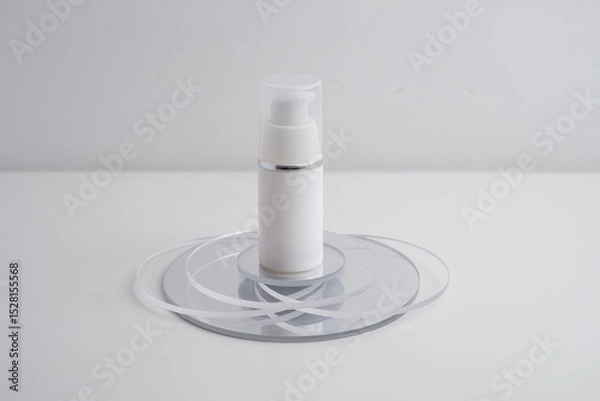 Fototapeta Container for cream, shampoo, toiletries, spa. Unbranded white plastic bottles. Bottle with a dispenser for cosmetic products. Skin care and beauty concept. Mockup style, copy space