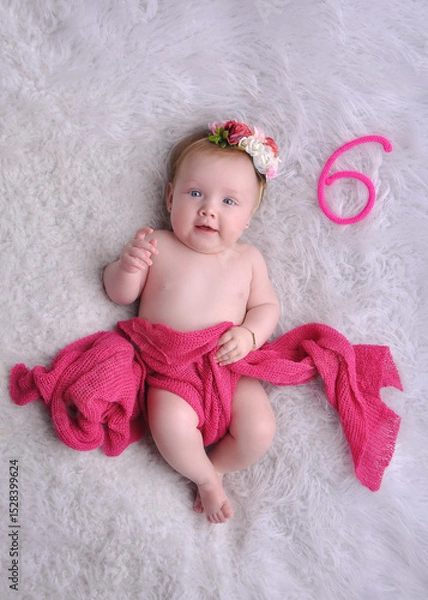 Fototapeta bebe menina completa 6 meses 