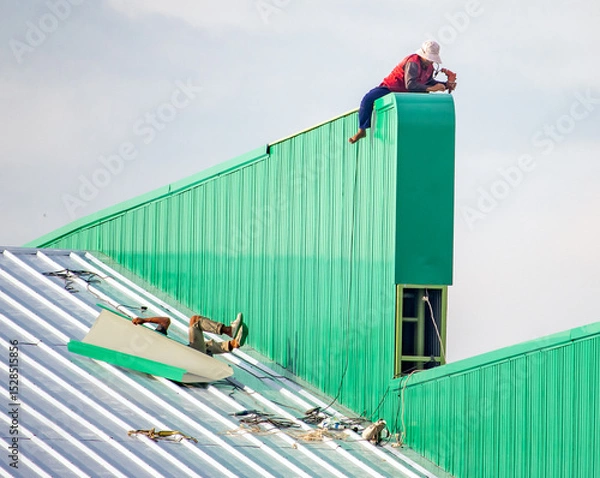 Obraz A worker fell while working on the roof of the hall