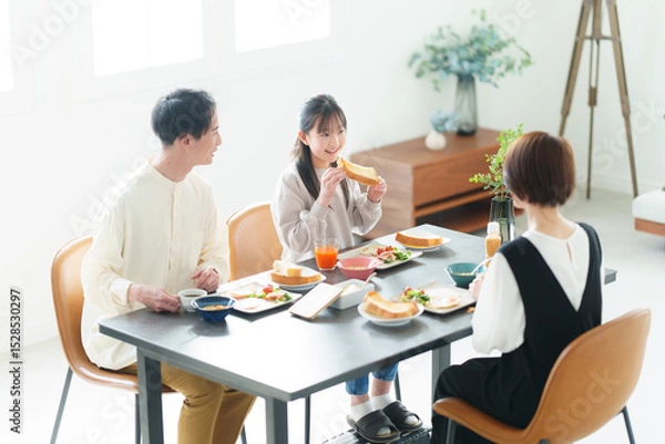 Fototapeta 朝の食卓イメージ_3人家族