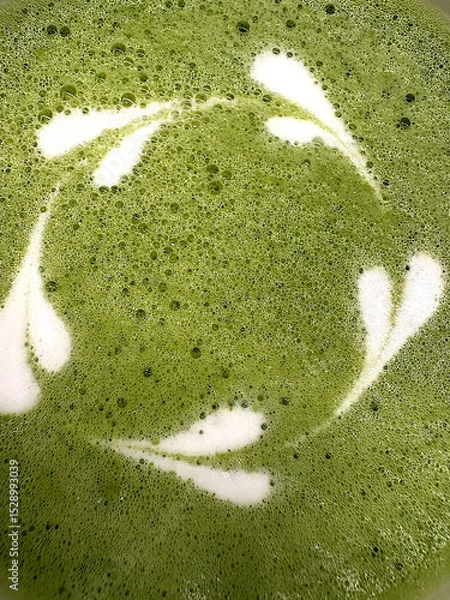 Fototapeta Five hearts in a circle as matcha latte art