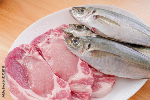 Obraz 高タンパクな食材の豚肉とアジ