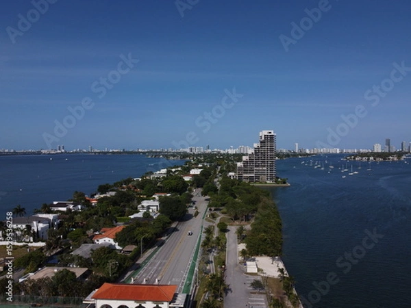 Fototapeta Daytime drone photo of Miami's Venetian Causeway with Biscayne Bay and city skyline under clear blue skies.