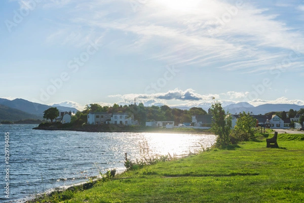 Obraz Sun shining over Kyleakin village, Isle of Skye, Scottish Highlands, at summer.