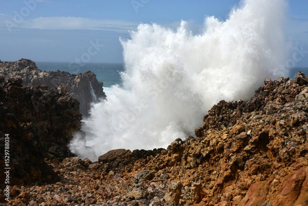 Fototapeta big waves breaking at a cliff in the western Algarve of Portugal