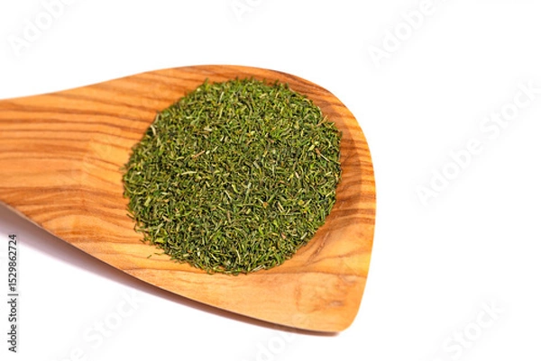 Obraz Getrockneter, gerebelter Dill auf einem Holzlöffel