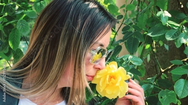 Obraz woman with yellow rose