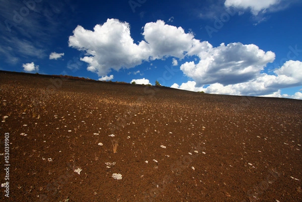 Obraz Volcanic rock blankets Inferno Cone at Craters of the Moon National Monument in Idaho