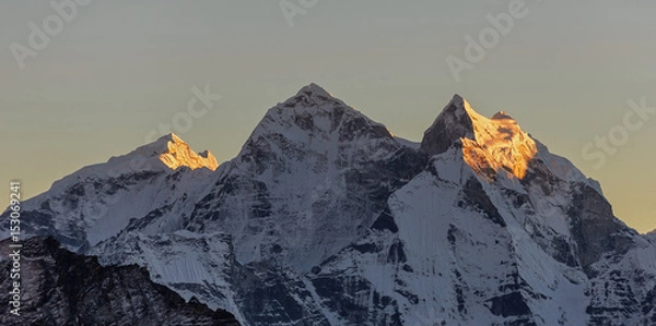 Fototapeta Last sun rays on the peaks Kantega (6783 m) and Thamserku (6608 m) (view from Kala Patthar (5600 m)) - Everest region, Nepal, Himalayas