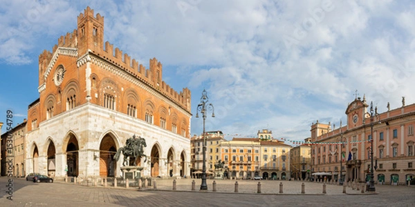 Fototapeta Piacenza - The memorial of Alessandro Farnese  -Duke of Parma (1545-1592) in front of Palazzo Comunale on the square Piazza Cavalli  by Francesco Monchi (1624).