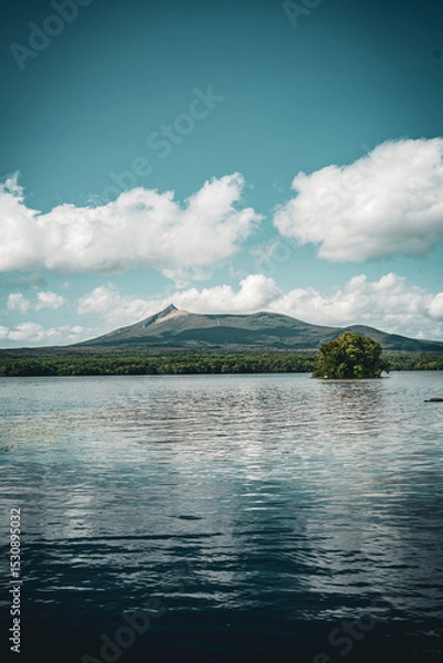 Obraz 北海道　七飯町　大沼国定公園から見える駒ヶ岳　空

