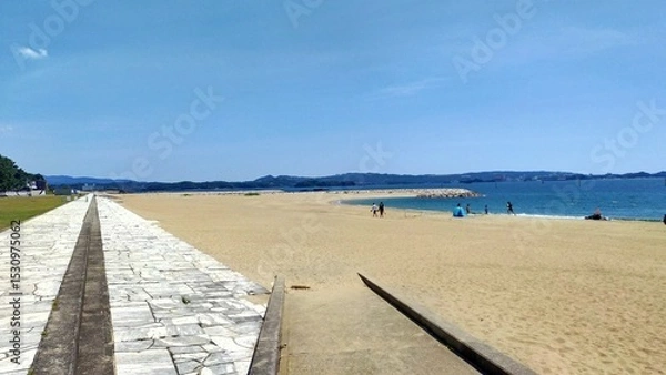 Obraz 田辺扇ヶ浜海水浴場の広がるビーチと夏空