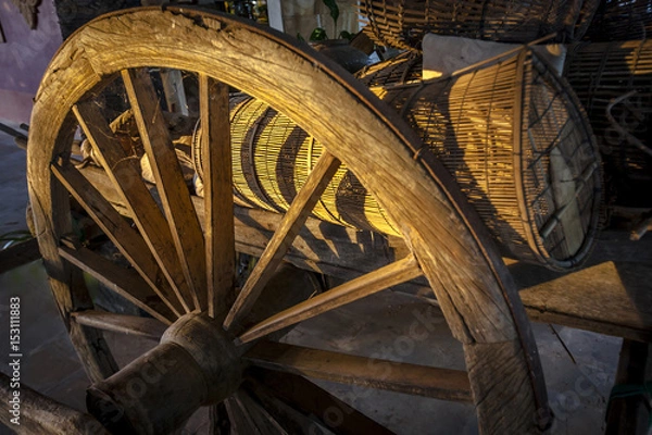 Obraz Wagon Wheel and Crate at sunset