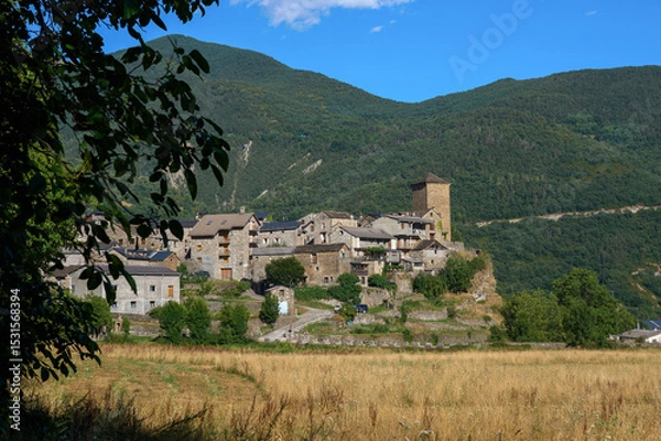 Obraz The village of Oto, part of the municipality of Broto, is located at an altitude of 931 m in the Ara Valley, in the Sobrarbe region, province of Huesca, Aragon, Spain.