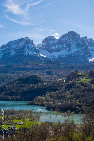 Fototapeta early spring in the Bubal reservoir, in Pueyo de Jaca with the snow-capped Pena Telera in the background, Pyrenean landscape in the Tena Valley in the Aragonese Pyrenees