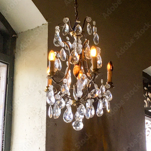 Fototapeta Elegant Crystal Chandelier in Luxurious Interior Setting – Classic Decorative Lighting Fixture