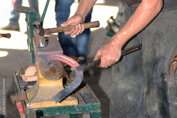 Fototapeta making the horseshoe