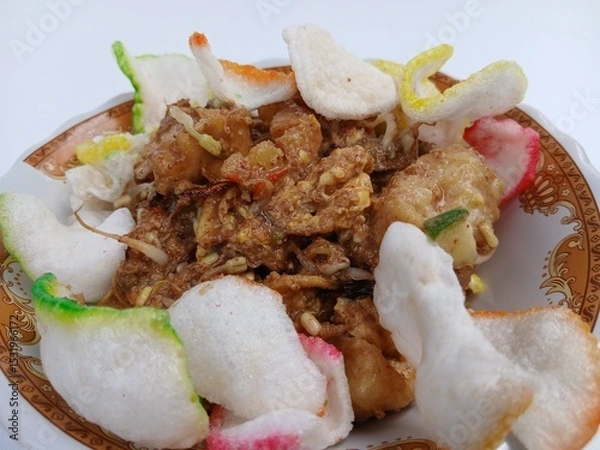 Fototapeta tahu telur or tahu gimbal or tahu tek or egg tofu. is a typical food of the city of Semarang. This food consists of fried tofu, chopped raw cabbage, rice cake, bean sprouts, eggs