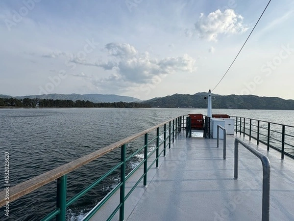 Obraz pier on the lake