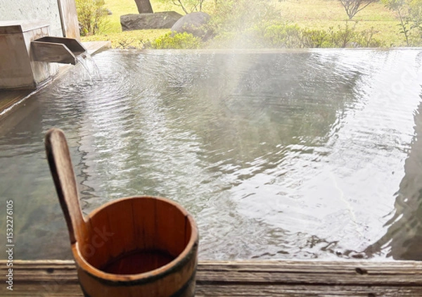 Obraz 露天の檜風呂の温泉