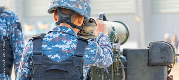 Obraz Soldiers are using anti-tank rockets in the army's war.