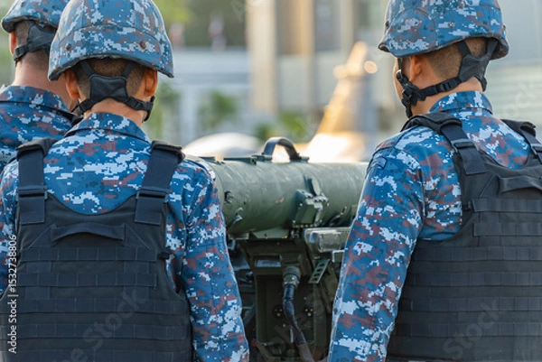 Obraz Soldiers are using anti-tank rockets in the army's war.
