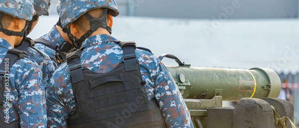 Obraz Soldiers are using anti-tank rockets in the army's war.