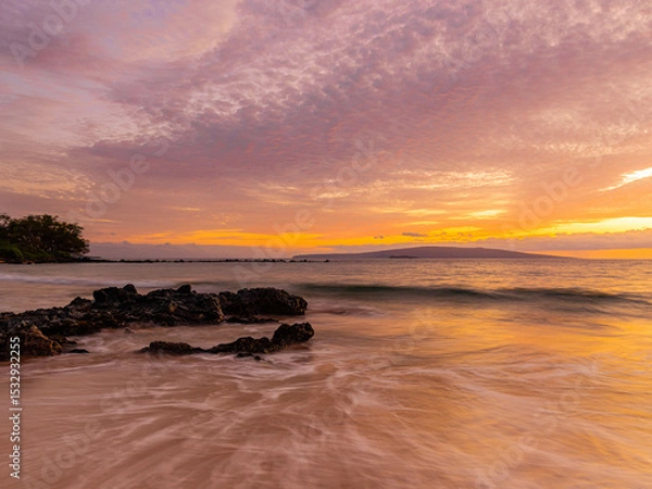 Fototapeta Dramatic Sky at Sunset on Mokapu Beach With Kahaalawe and Molokini In The Distance, Wailia, Maui, Hawaii, USA