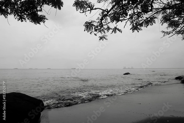 Obraz Serene Monochrome Seascape Tranquil Beach Scene Under a Cloudy Sky