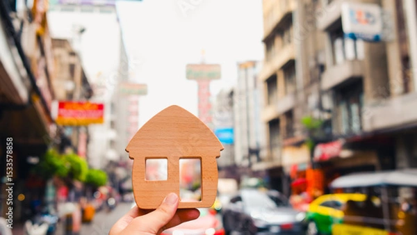 Fototapeta Investors seek land in Chinese communities for commercial shophouses, needing innovative investment and allocation ideas. The goal is to invest in projects reflecting Chinatown's iconic heritage.