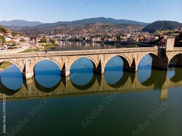 Fototapeta Exquisite Close-Up Aerial View of Mehmed Paša Sokolović Bridge and Its Reflection on the Drina River
