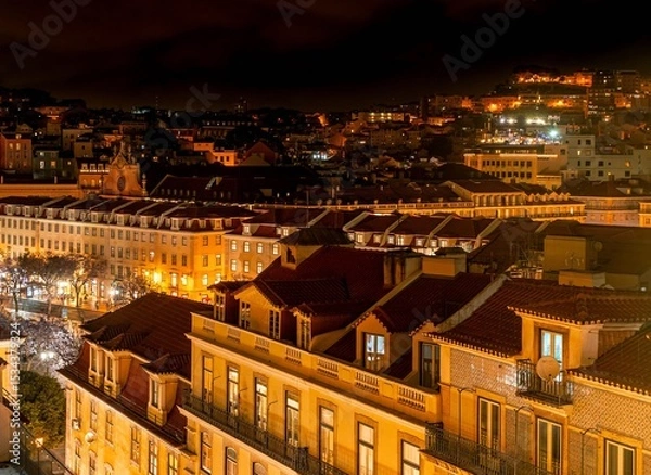 Obraz The night panorama of rooftops in Alfama district with the illuminated castle of São Jorge. 