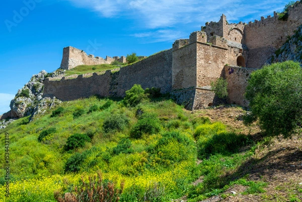 Obraz Ancient Akrokorinthos fortress on green hillside