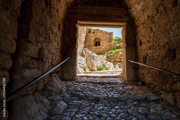 Obraz Stone tunnel exit at Akrokorinthos fortress