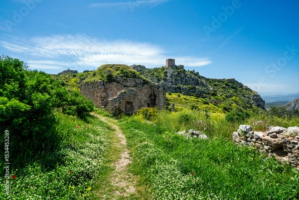 Obraz Path past Ottoman ruin to Akrokorinthos summit