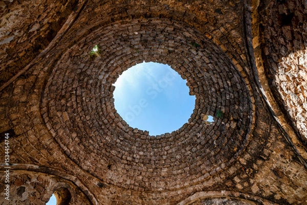 Obraz Ruined Ottoman dome open to the sky