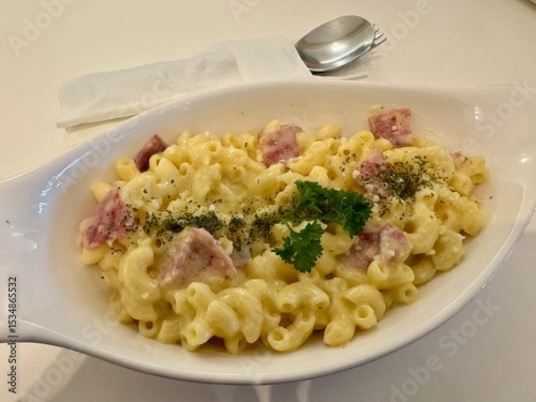 Obraz One serving of a traditional macaroni and cheese