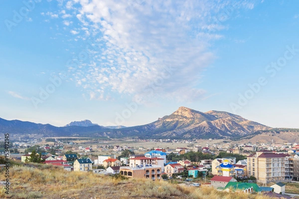 Fototapeta Вид на Крымские горы и город Судак в Крыму летним вечером