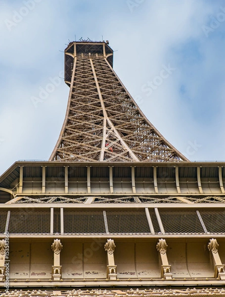 Obraz Looking Up At The Eiffel Tower
