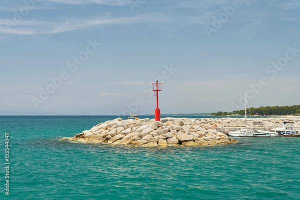 Obraz Leuchtturm, Leitfeuer an der Hafeneinfahrt von Fazana an der Küste der Adria in Kroatien 