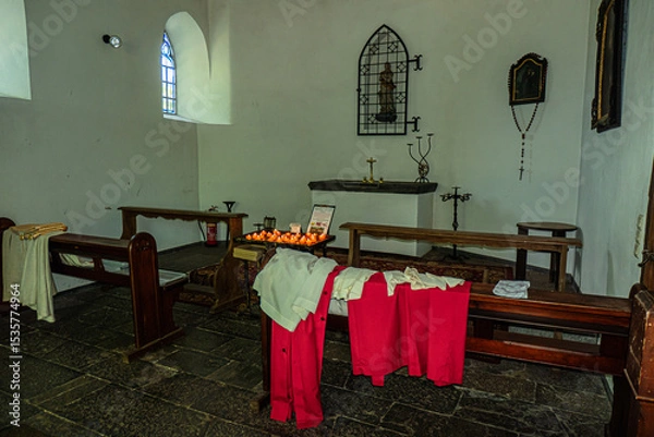 Fototapeta Messfeier in der Kapelle vom Klauser Wäldchen in Kornelimünster