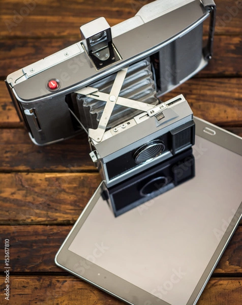 Obraz Vintage camera next to a tablet