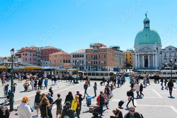 Obraz Cityscape Of Crowded Square In Venice, Italy