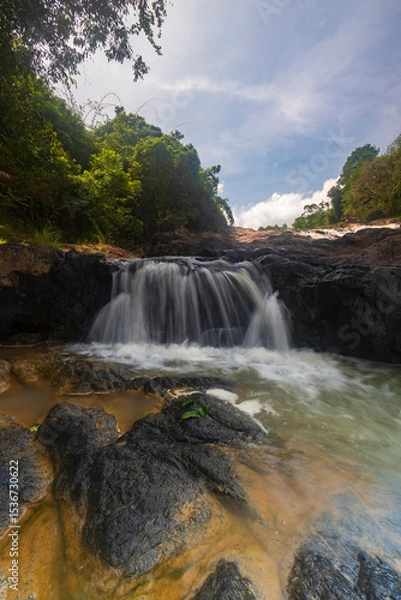 Obraz waterfall cascades over the rocks