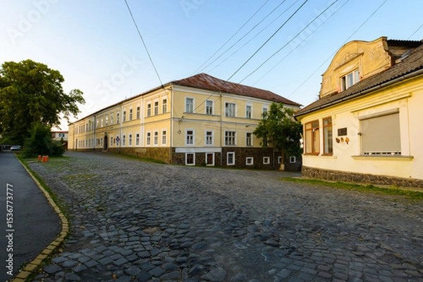 Fototapeta uzhhorod, ukraine - jun 11, 2017: building of the uzhhorod national university, faculty of law on a sunny summer morning. historic architecture situated in the downtown