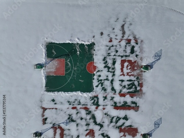 Obraz The school's basketball court in winter, the basketball court is covered with snow