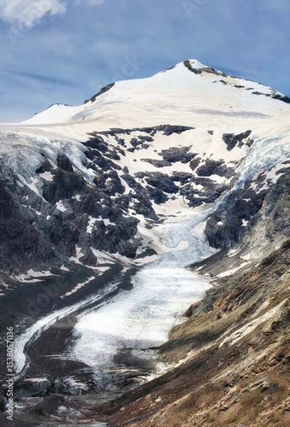 Obraz View of Grossglockner, Austria's highest mountain peak. Below is the Pasterze Glacier. Photo taken from Kaiser-Franz-Josefs-Hohe, which is accesible via Großglockner Hochalpenstraße