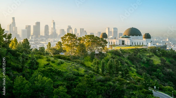 Obraz the famous griffith observatory and los angeles skyline during sunrise