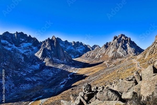 Fototapeta Dramatic peaks and alpine valleys of Nyenpo Yutse Geological Park in Amdo, Tibet, showcasing rugged terrain and pristine highland wilderness.