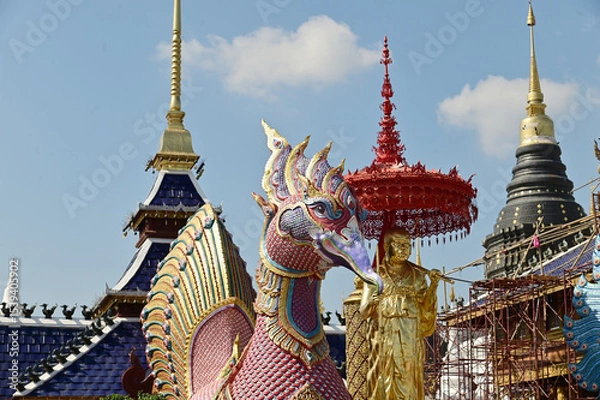 Obraz The statues of animals in Thai literature and monks are Thai art that decorate the front of the pagoda at Wat Den Sali Si Mueang Kaen temple. Located at Cheng Mai Province in Thailand.